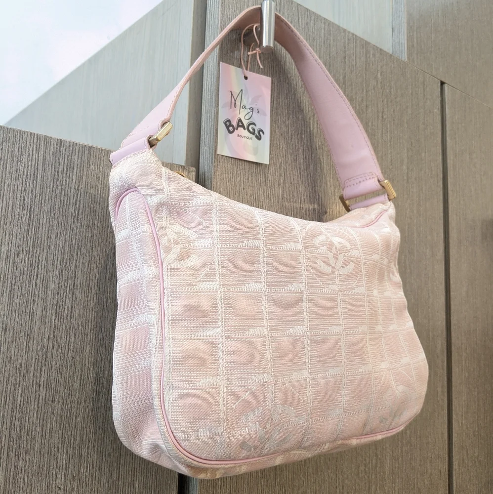Chanel CC Travel Line Nylon Shoulder Bag (baby pink) 💗 - Picture 4 of 17